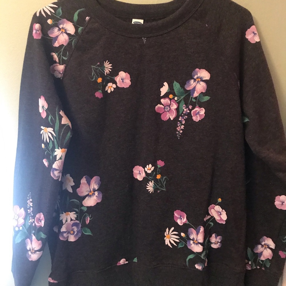 Gray floral crewneck sweatshirt